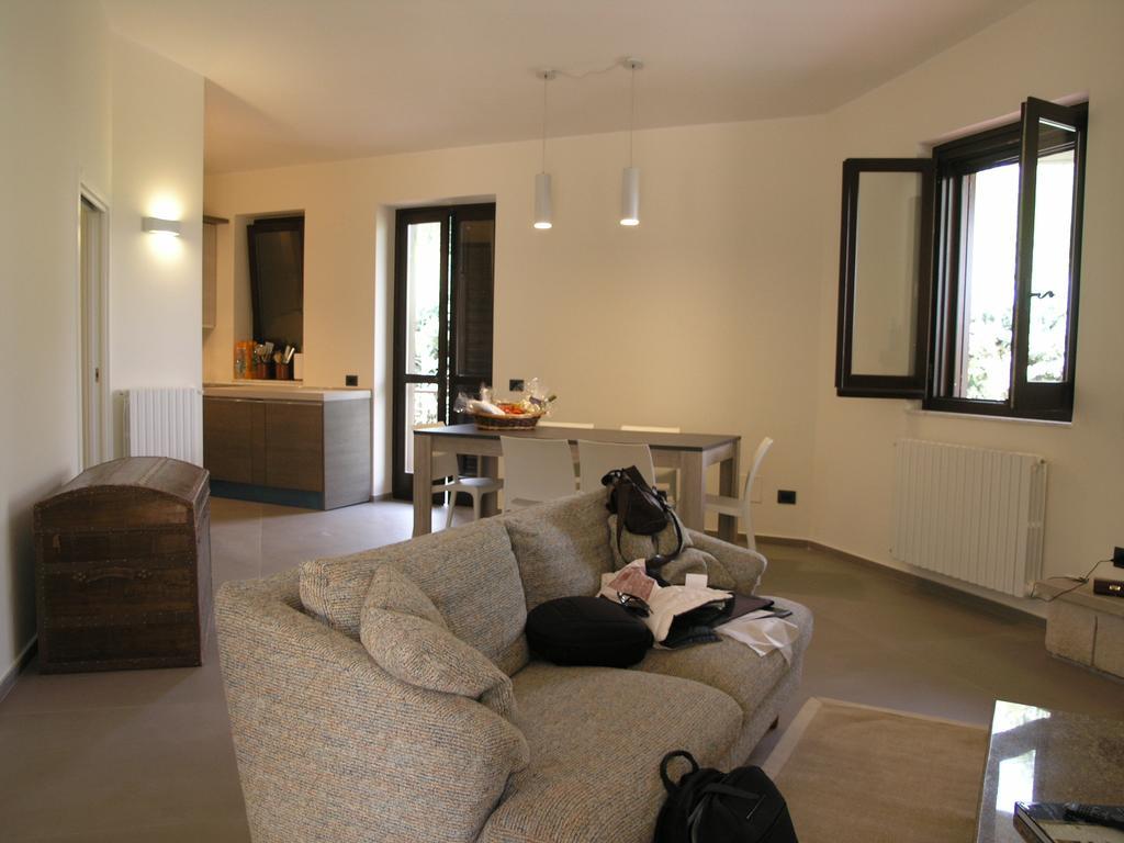 Chez-Antoinette Villa Castel Del Monte  Szoba fotó