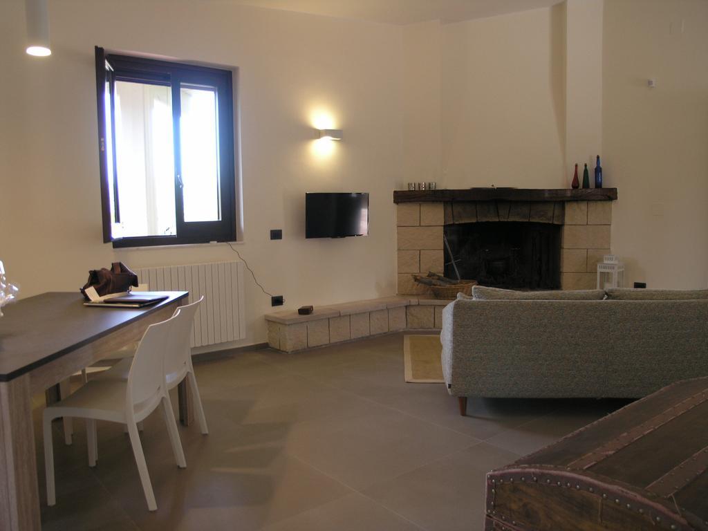 Chez-Antoinette Villa Castel Del Monte  Szoba fotó
